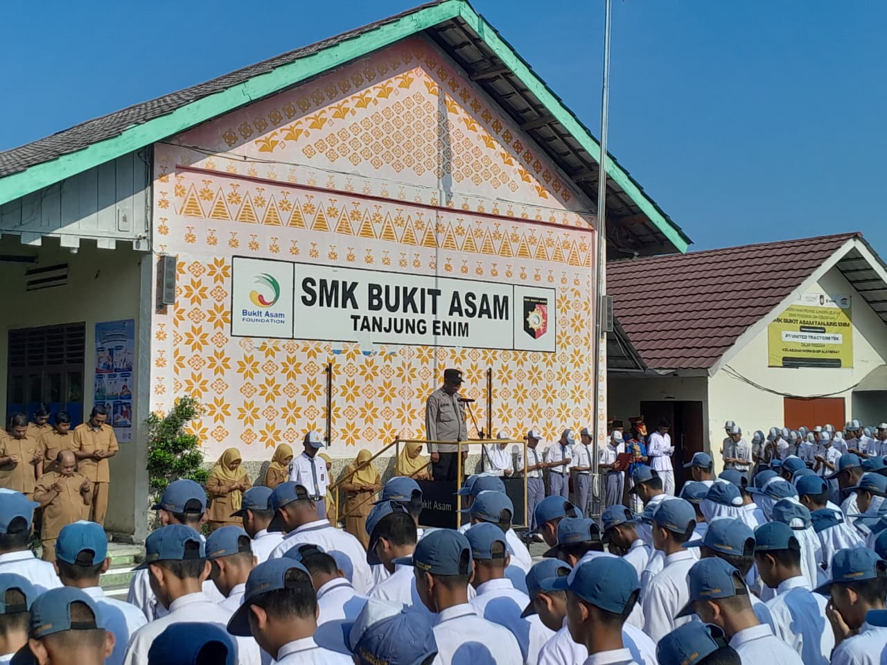 Bhabinkamtibmas Polsek Lawang Kidul Ajak Siswa Berprestasi dan Berbudi Luhur