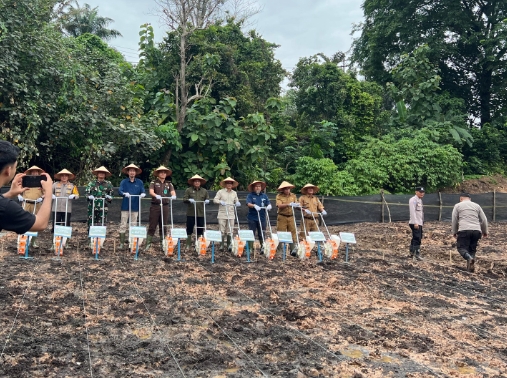 Sinergi dengan Polres Muara Enim, PT Bukit Asam Turut Mendukung Penanaman Jagung Serentak