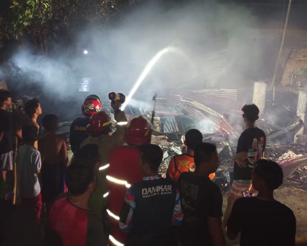 Niat Usir Nyamuk, Rumah di Muara Enim Ludes Terbakar