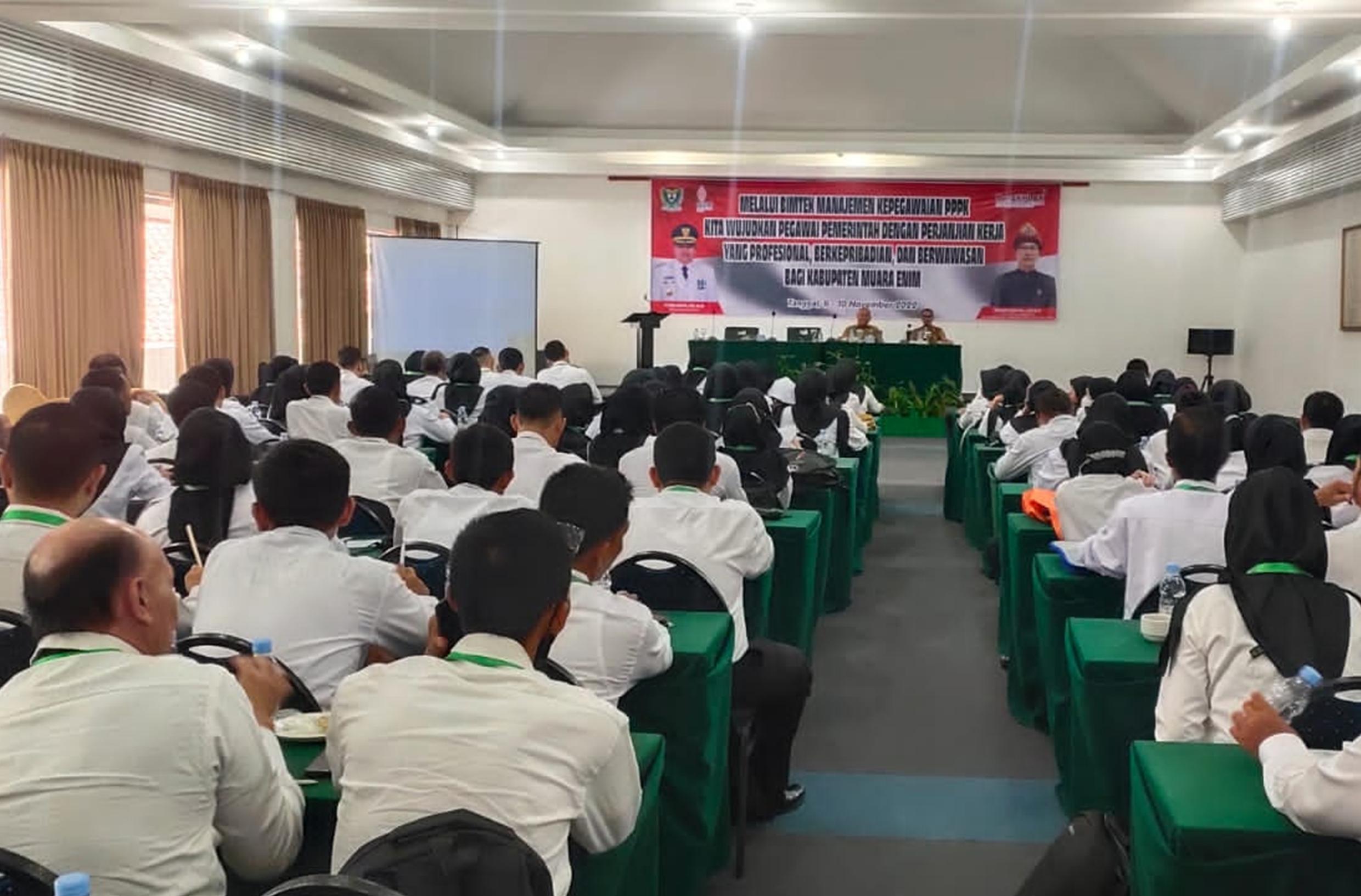 Wujudkan Pegawai Profesional, 100 PPPK Guru SMP Muara Enim Dibekali Bimtek 