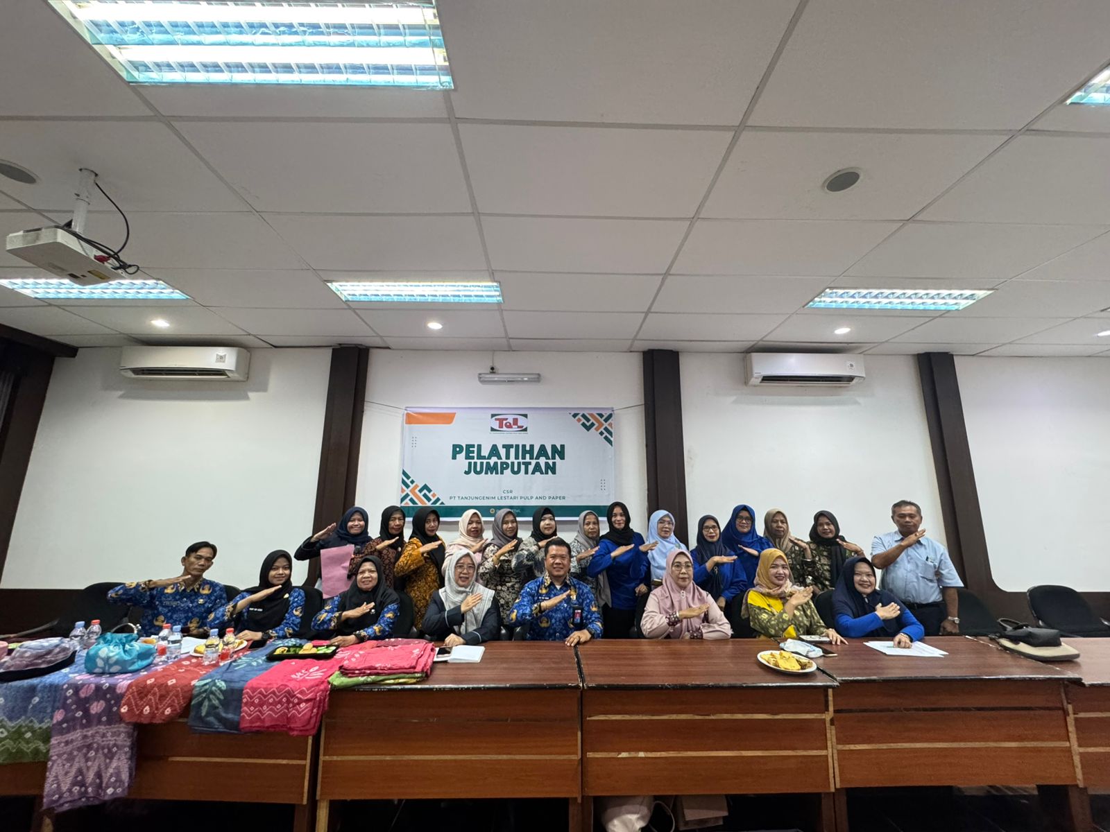 PT TeL Gelar Pelatihan Jumputan untuk Desa Gerinam dan Kasih Dewa