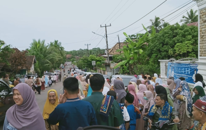 Warga Salat Idul Fitri 1444 H Meluber Hingga Tutup Akses Jalan Umum