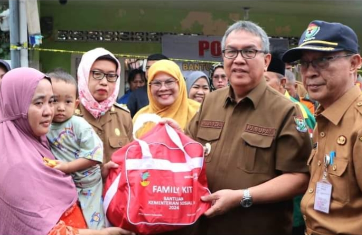 Pemkab Muara Enim Serahkan Bantuan untuk Korban Kebakaran Rumah di Kelurahan Tungkal