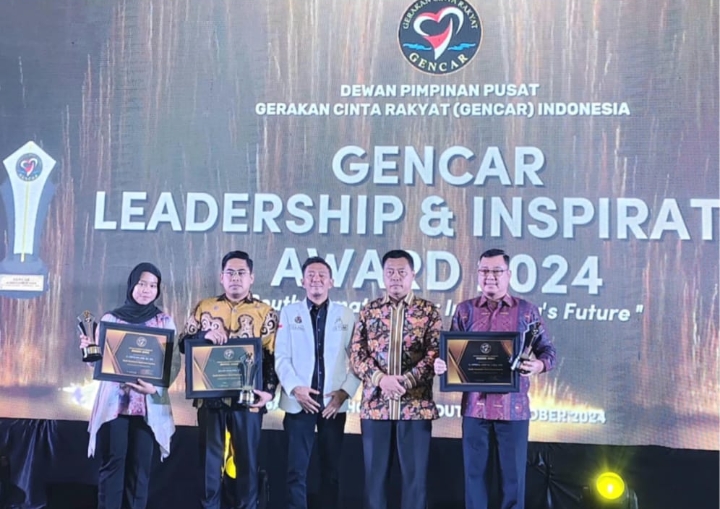 Selamat! Yulius Maulana Terima Penghargaan Leadership and Inspiratif Award 2024