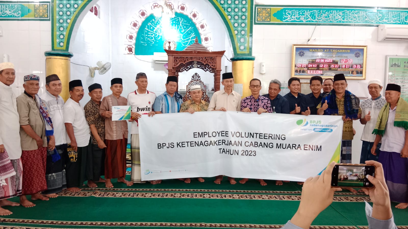 BPJS Ketenagakerjaan Muara Enim  Bantu Revitalisasi Masjid At-Taqorub