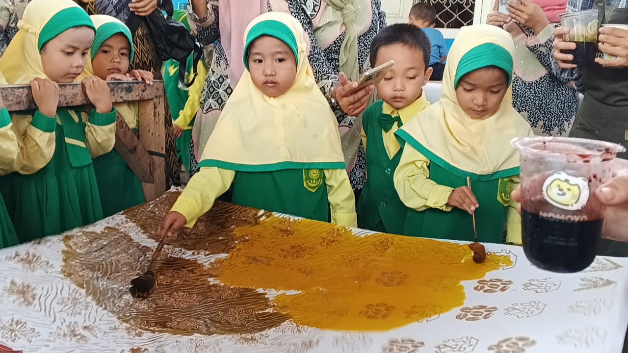 Kenalkan Batik Sejak Dini, Puluhan Siswa TK Kunjungi RBS Muara Enim