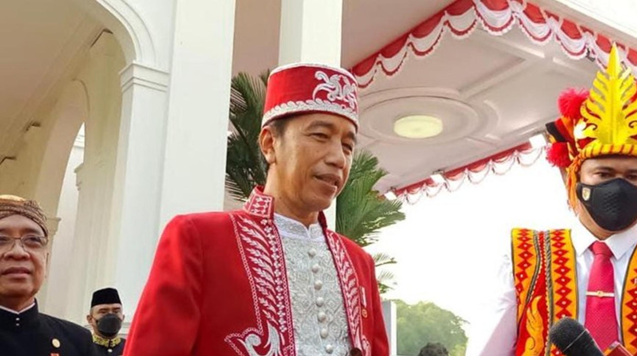 Upacara HUT RI ke-77, Presiden Joko Widodo Kenakan Pakaian Adat Dolomani dari Buton