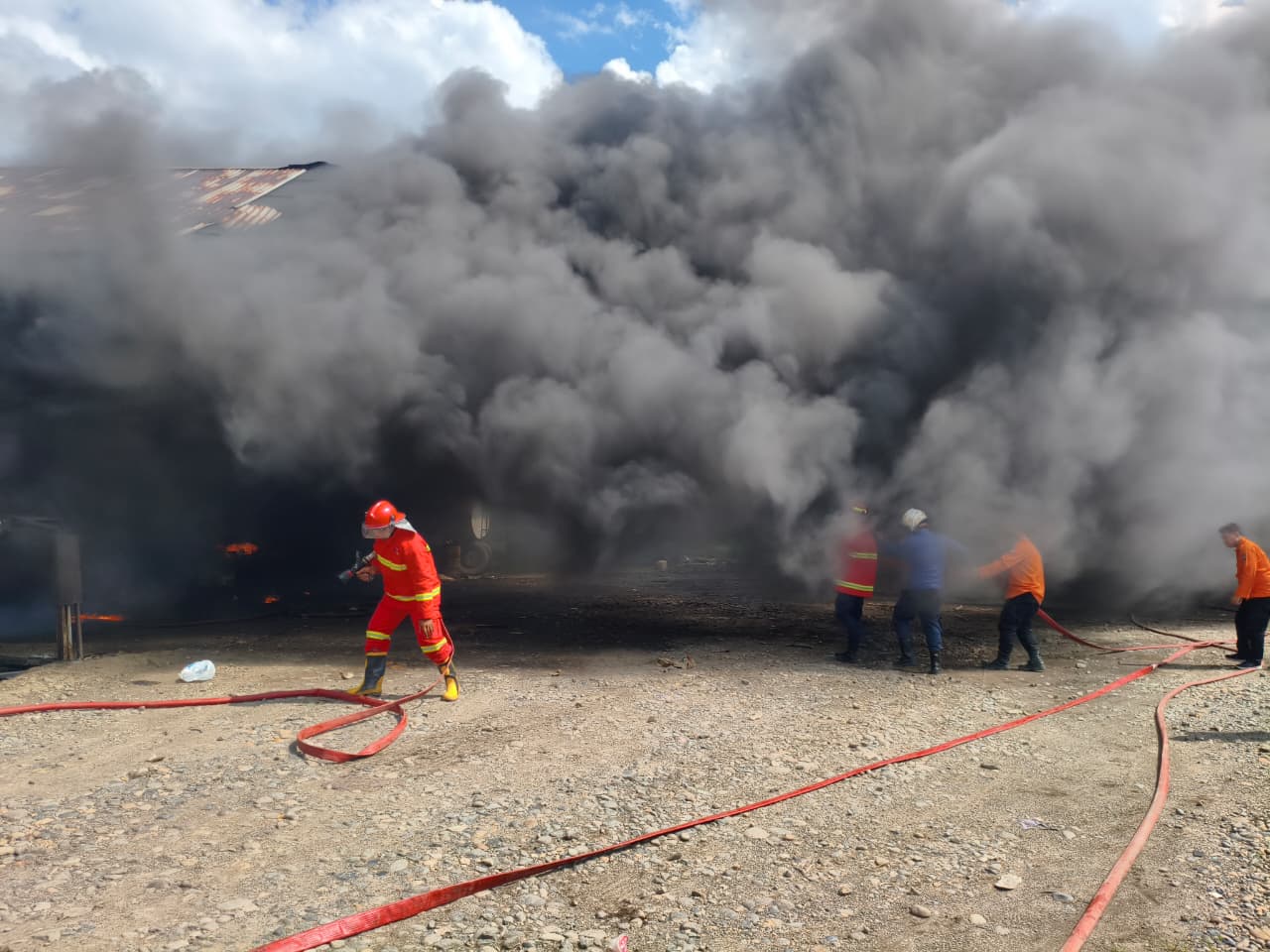 Gudang Penimbunan BBM Ilegal di Muara Enim Terbakar