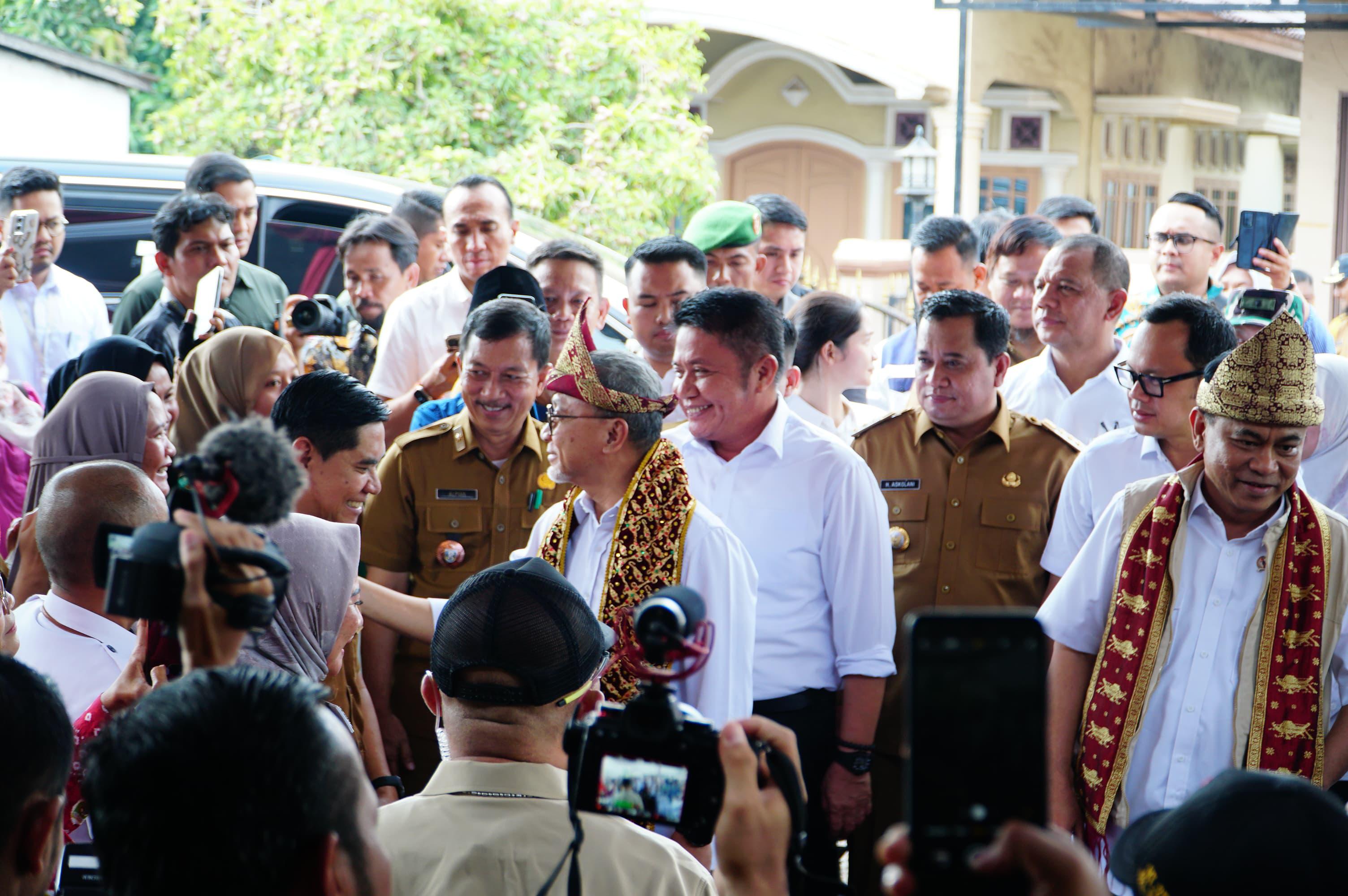 Gubernur Sumsel Dampingi 3 Menteri Tinjau Pembentukan Koperasi Merah Putih