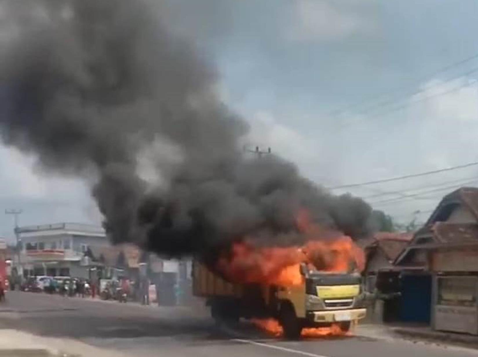 Truk Angkut Ubi Terbakar di Gelumbang Karena Korsleting Listrik, Ini Tanda-tanda Korsleting Pada Mobil