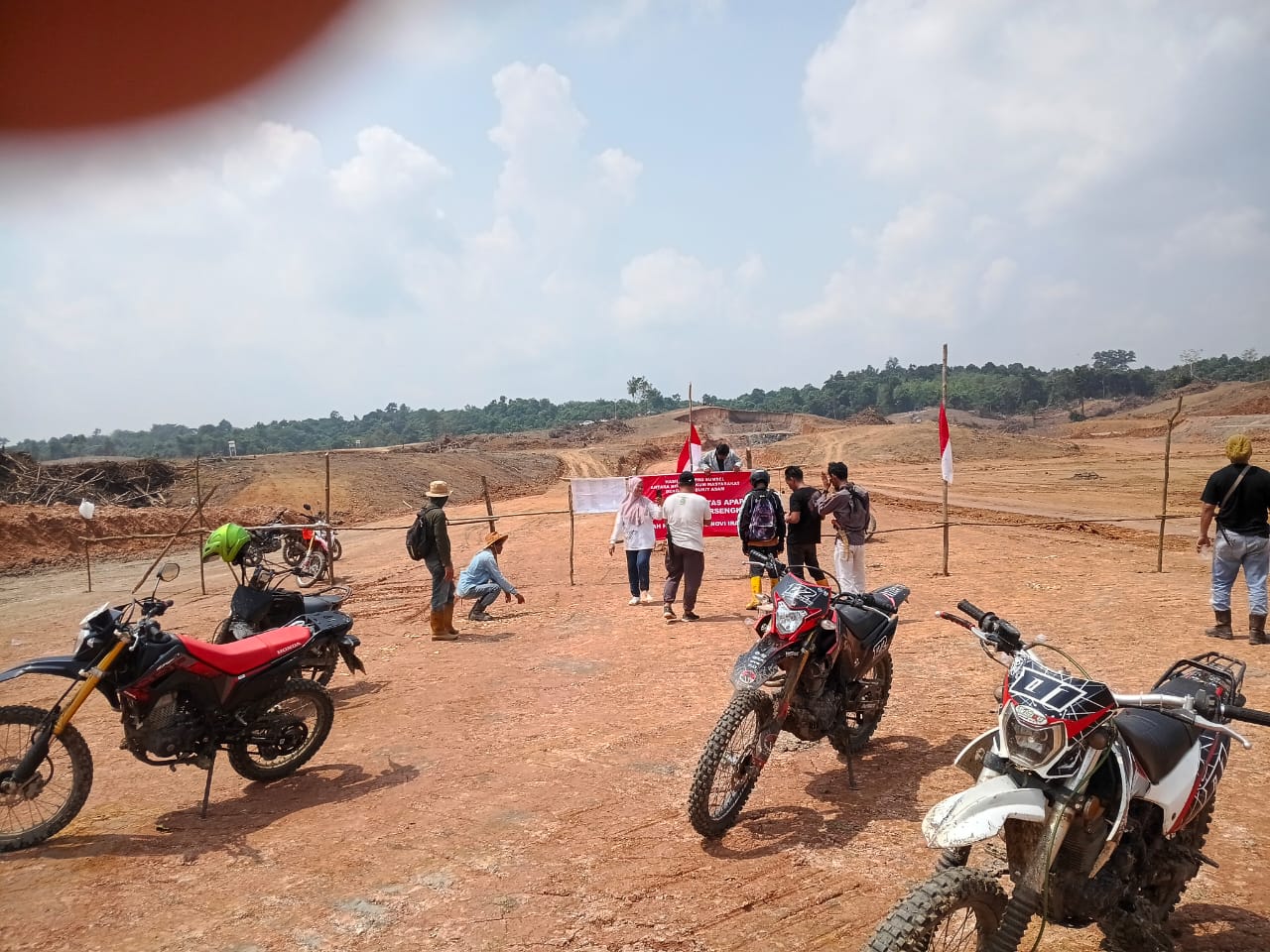 Digusur PTBA, Warga Darmo Pagari Kebun dan Lahan