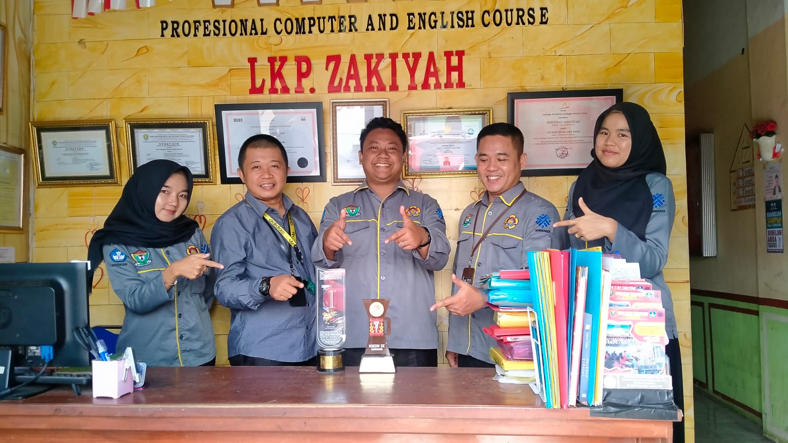 Selamat! Instruktur LKP Zakiyah Muara Enim Raih Juara III Nasional Pada KKIN Bidang Desain Grafis