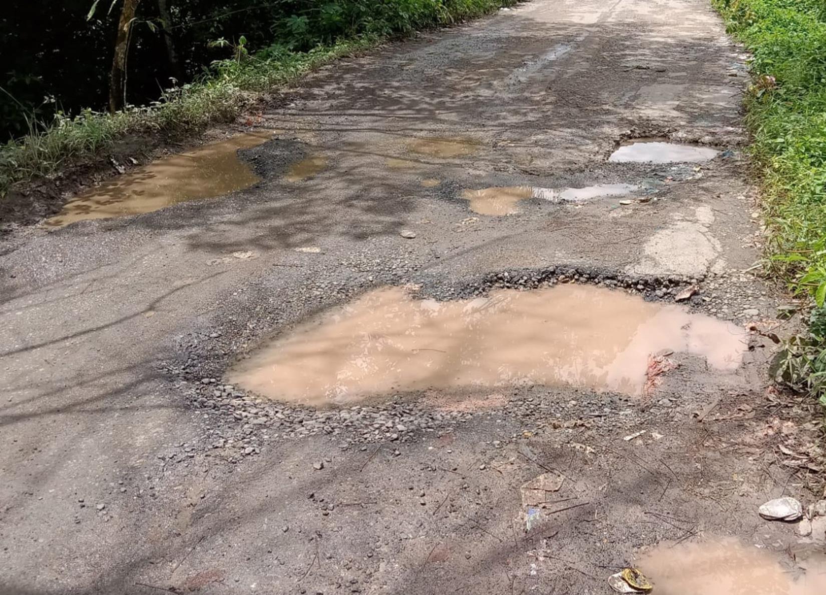 Memprihatinkan, Jalan ke-4 Desa di Pinggir Jalan Negara Sudah 18  Tahun Hancur Lebur