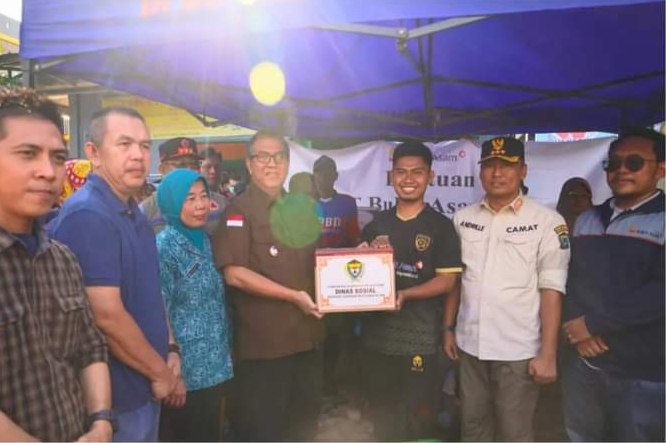 Pemkab Muara Enim Salurkan Bantuan untuk Korban Banjir di Tanjung Enim
