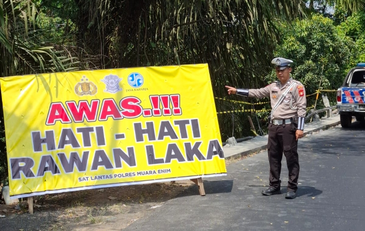 Antisipasi Kecelakaan Lalu Lintas, Satlantas Polres Muara Enim Pasang Spanduk Imbauan, Ini Isinya