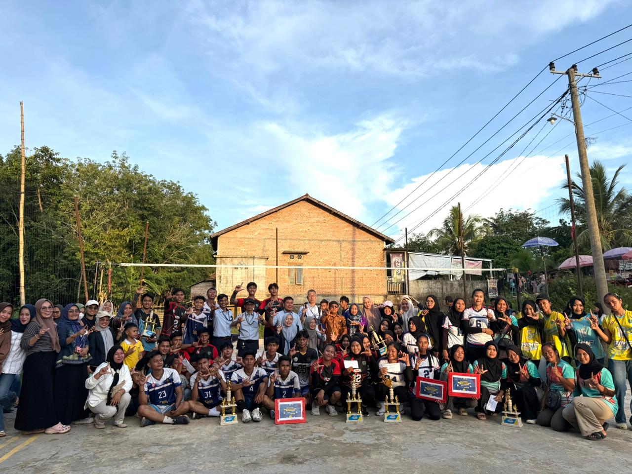 PT TeL PP Dukung Suksesnya Turnamen Voli 'Kades Cup' Desa Siku