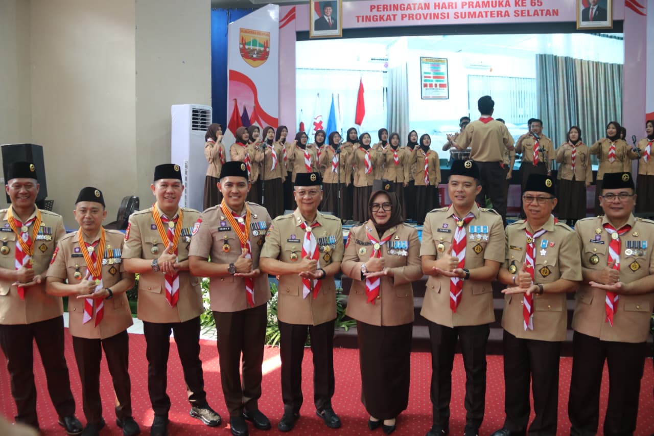 Terima Lencana Pancawarsa IV, Plt Bupati Sumarni Dorong Pramuka Mandiri Pangan