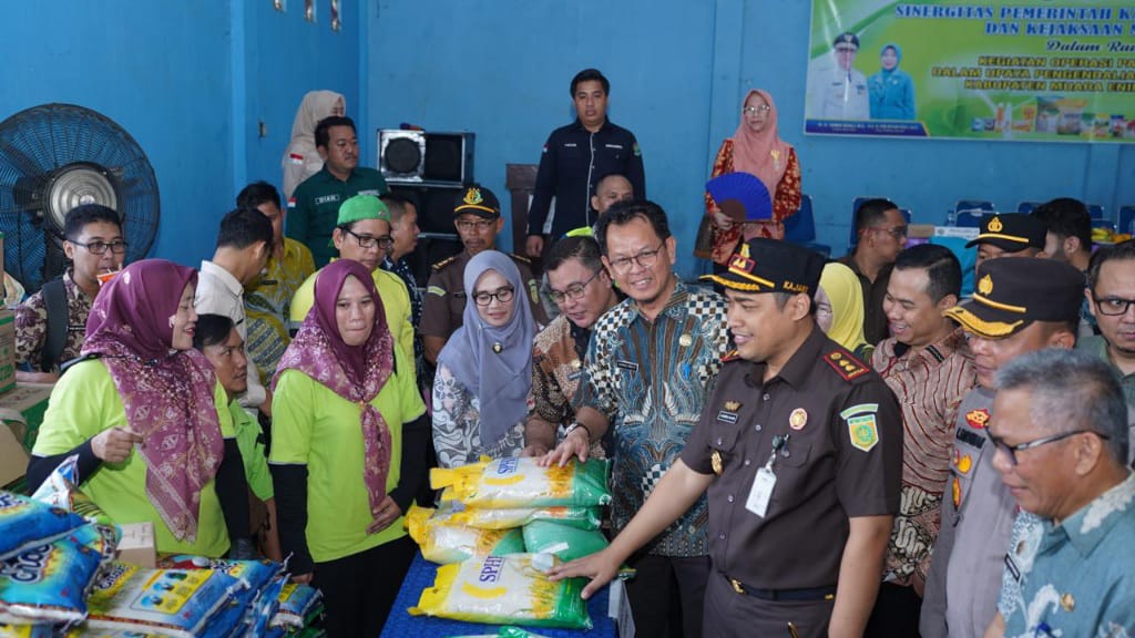 Bantu Tekan Inflasi, Kejari Bersama Pemkab Muara Enim Gelar Operasi Pasar Murah