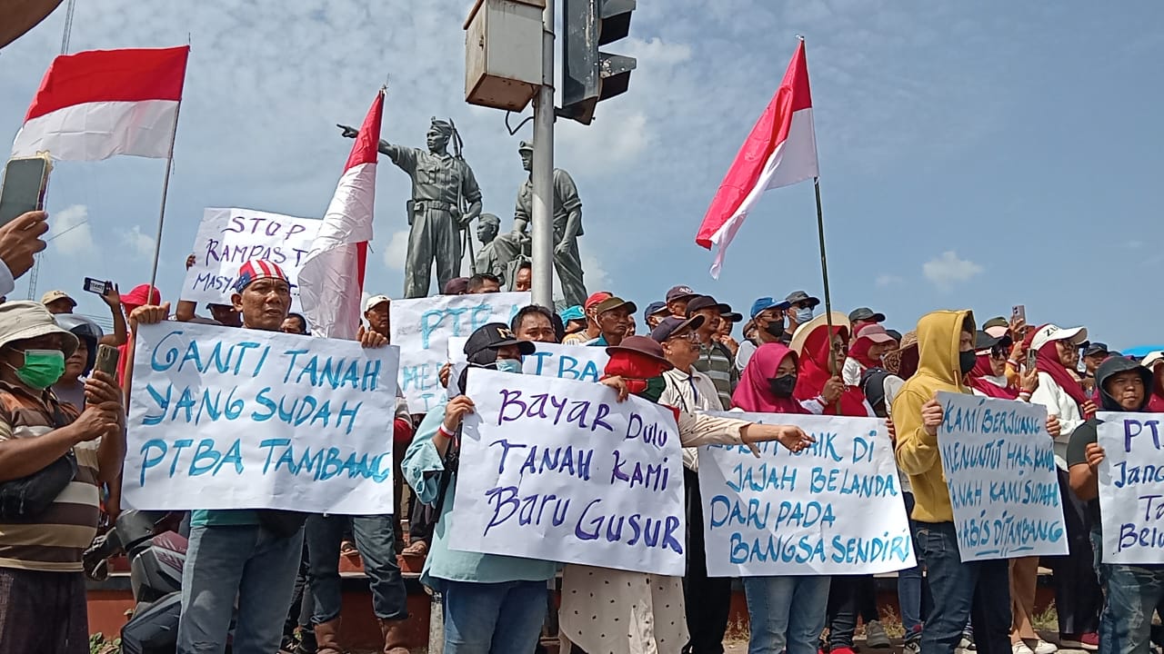 Belum Diganti Untung, Ratusan Warga Pemilik Lahan Demo PT Bukit Asam dan PT Bumi Sawindo Permai