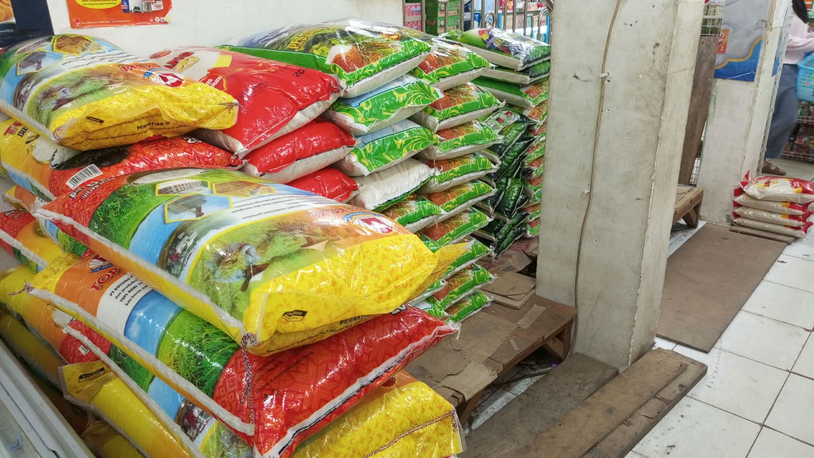 Stok Beras Aman, Kemasan 5 Kg Laku Keras