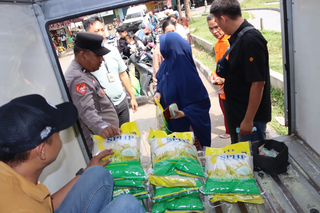 Ratusan Warga Tanjung Enim Antusias Borong Beras di Gerakan Pangan Murah