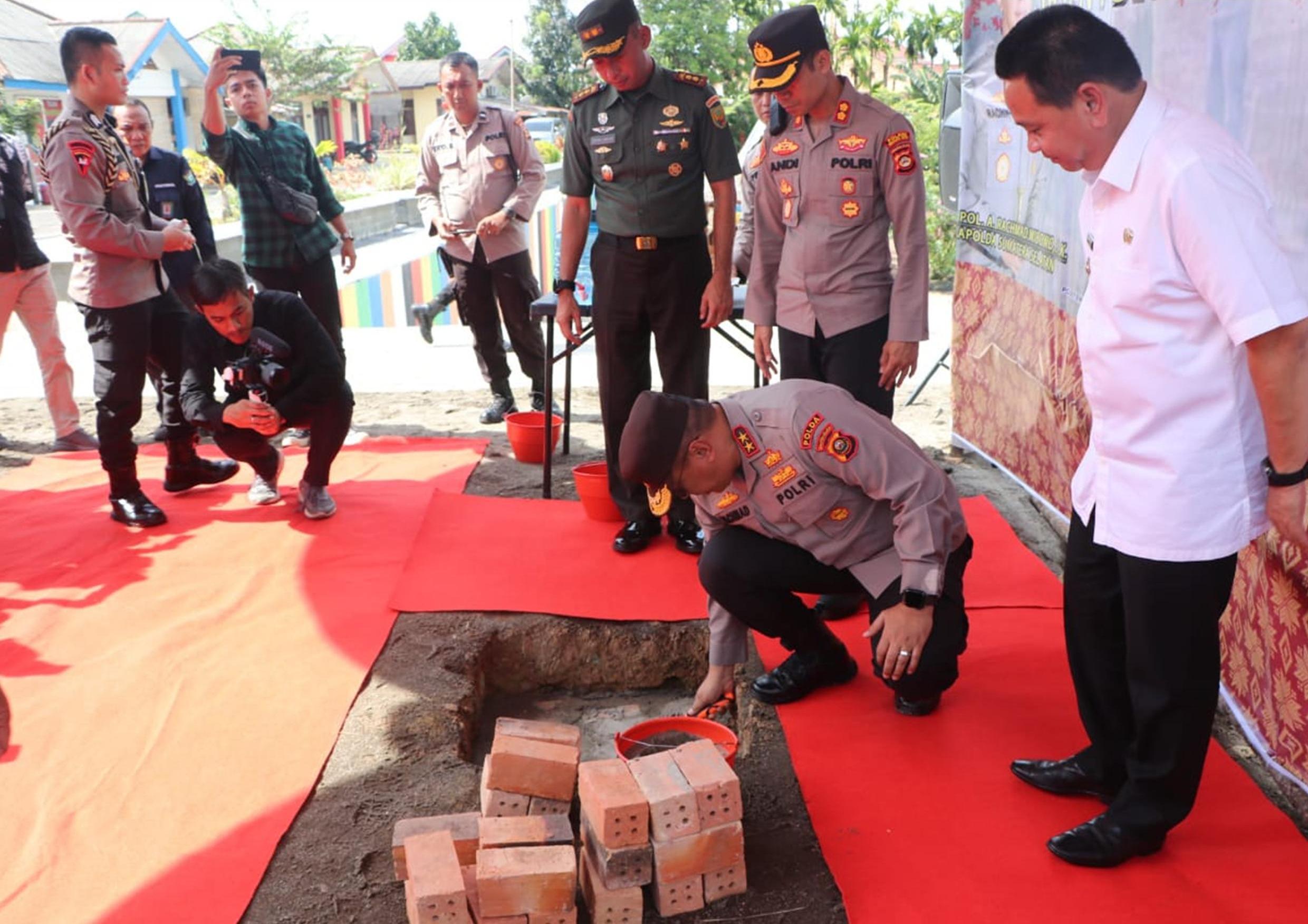 Kapolda dan Pj Bupati Kurniawan Letakkan Batu Pertama Pembangunan Gedung Serbaguna Polres Muara Enim