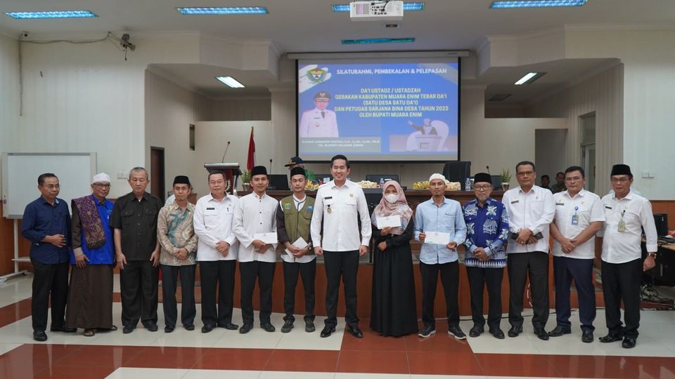 Plt Bupati Muara Enim Lepas 256 Da'i-Da'iyah dan 21 Petugas Sarjana Bina Desa 