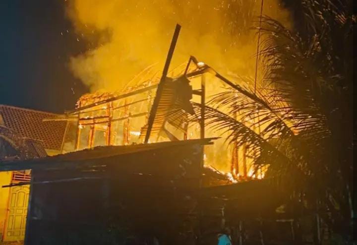 Korsleting Listrik, Rumah Semi Permanen di Muara Enim Ludes Terbakar
