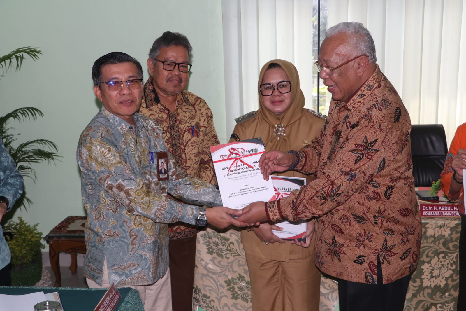 RUPSLB BPR Muara Enim Setujui Pemberhentian 2 Komisaris