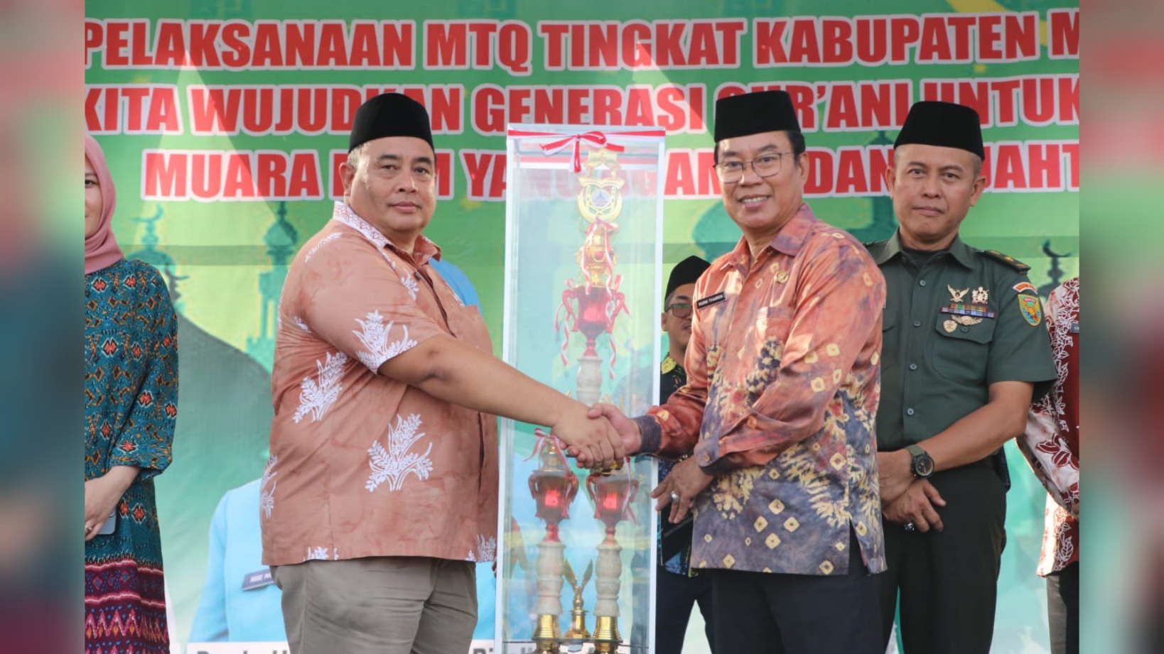 Kafilah Kecamatan Muara Enim Raih Juara Umum MTQ Ke-40