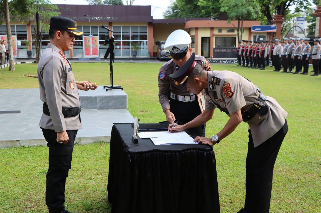 2 Perwira Polres Muara Enim Dimutasi