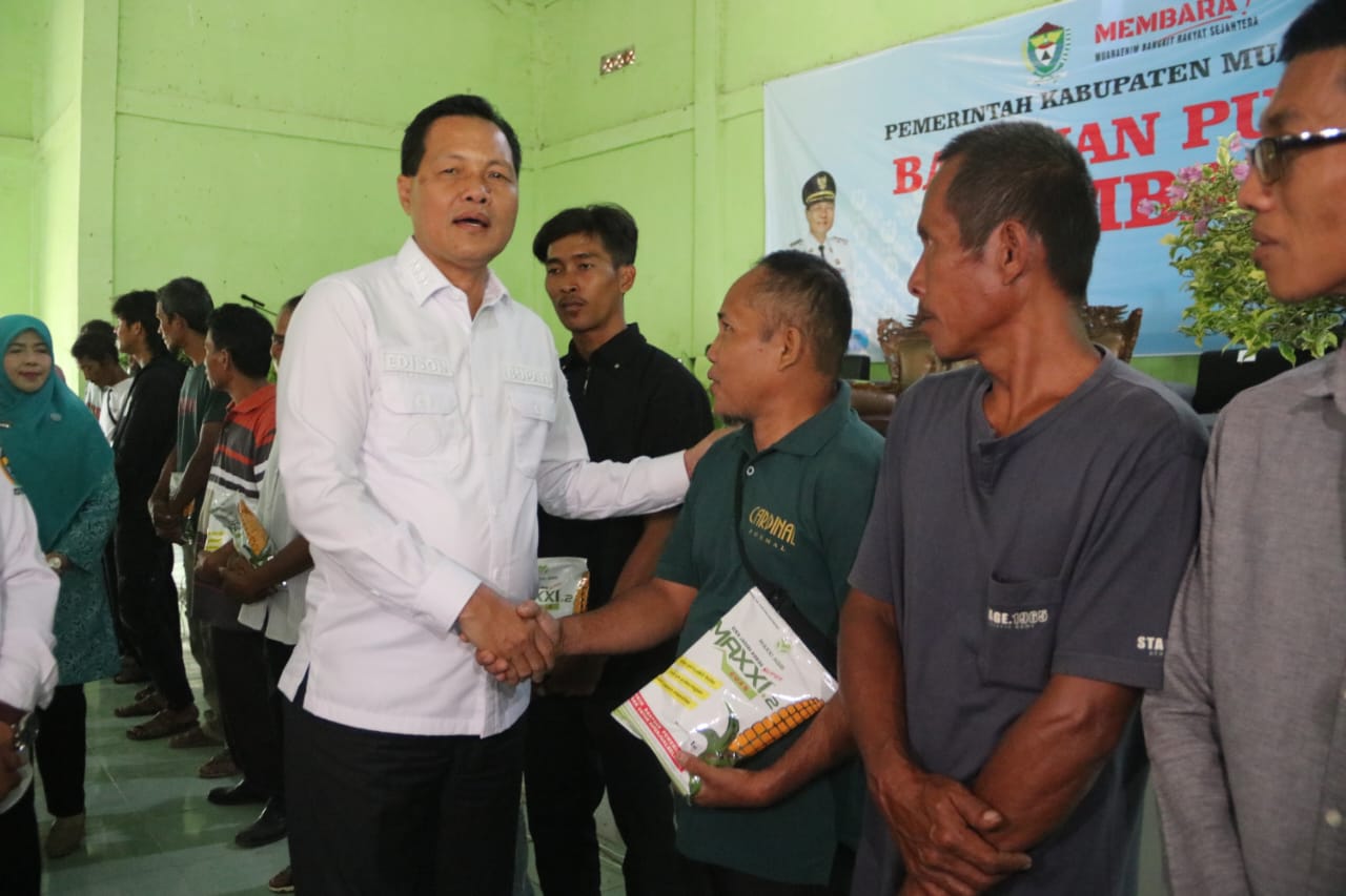 Kelompok Tani di Muara Enim Dapat Bantuan Pupuk 127,2 Ton