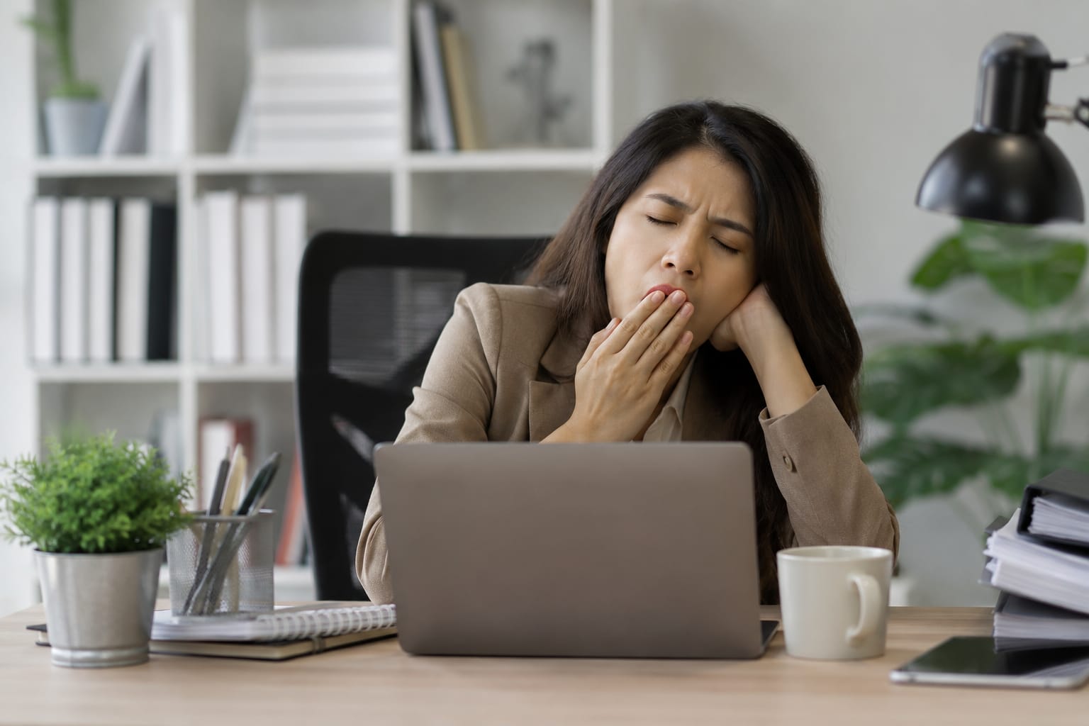Sering Mengantuk Meski Tidur Cukup? Ini Penyebab yang Perlu Diwaspadai
