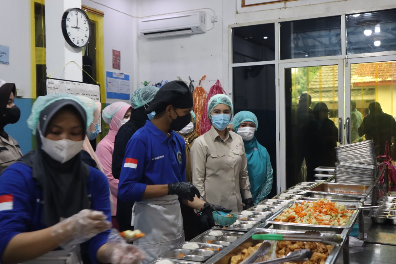 Wakil Menteri Kependudukan dan Pembangunan Keluarga Apresiasi SPPG Polres Muara Enim II