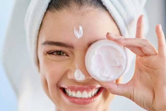 Ingin Kulit Glowing dan Skin Barrier Sehat? Ini 5 Moisturizer Terbaik yang Wajib Kalian Coba