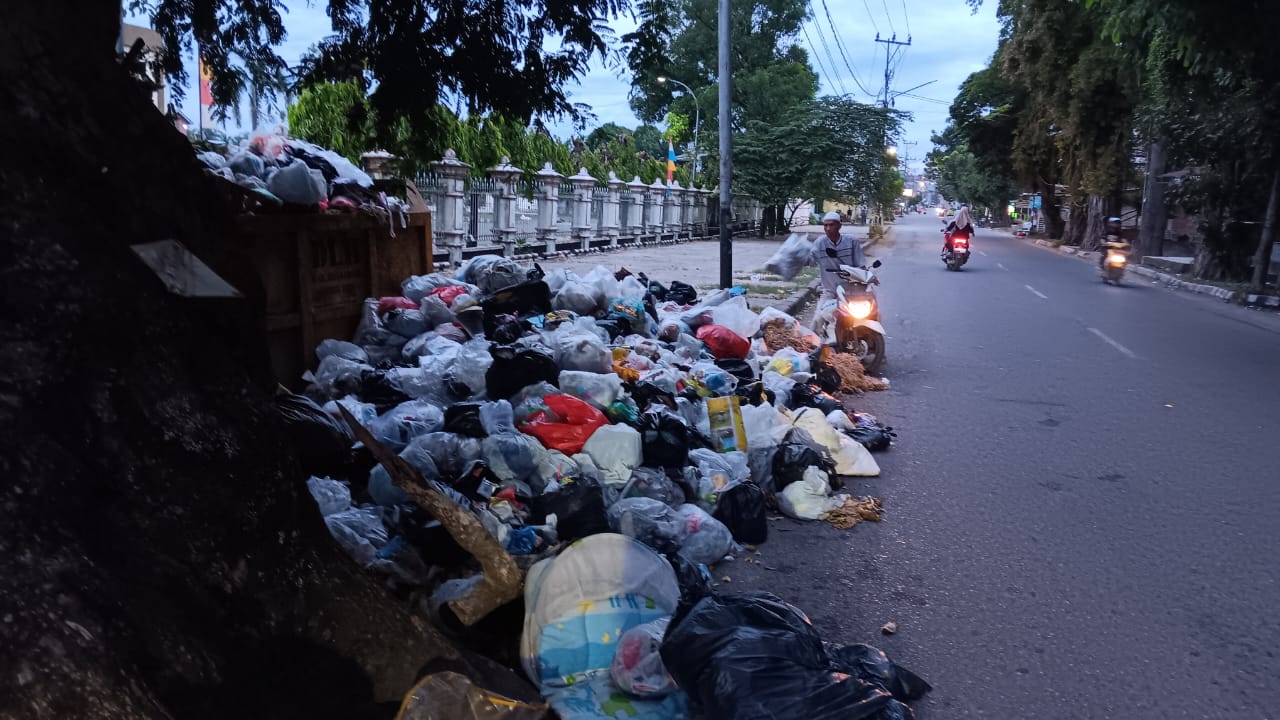 Masyarakat Keluhkan Sampah Menumpuk di Kota Muara Enim, UPTD Sampah Beri Penjelasan Begini