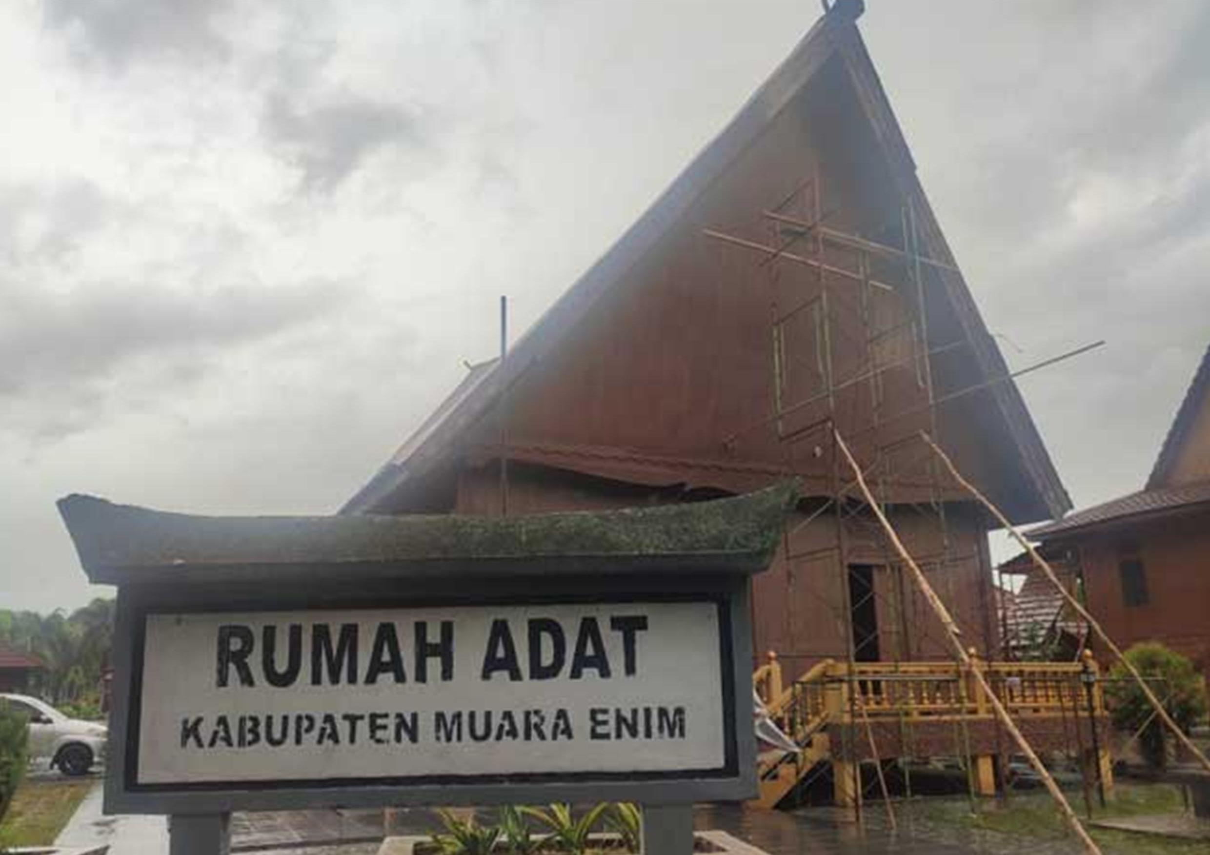 Rumah Adat Kabupaten Muara Enim Sumatera Selatan Berarsitektur Ulu Semende