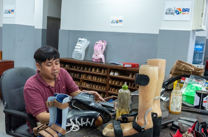 Dorong Pengembangan Penyandang Disabilitas, BRI Peduli Salurkan Beasiswa dan Sarana Prasarana kepada YPAC