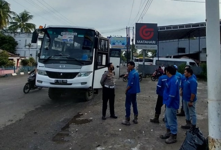 Cepat Tanggap, Satlantas Polres Lahat Minta Bus Karyawan Masuk Kota Lahat Putar Balik, Ini Alasannya