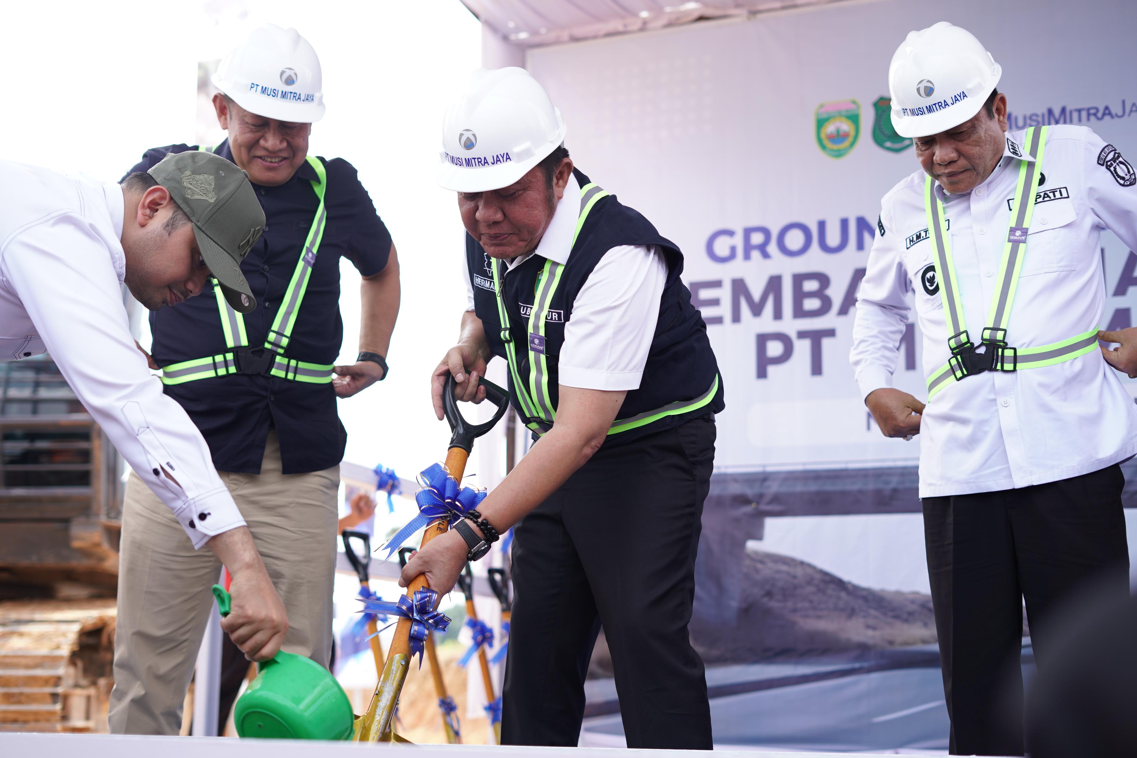 Letakkan Batu Pertama Overpass Batu Bara, Gubernur Herman Deru Dorong Pengelolaan SDA Berkelanjutan