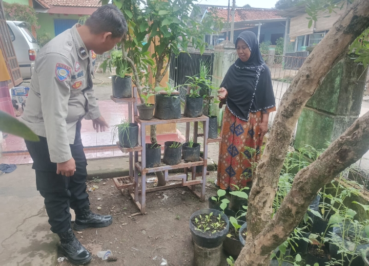 Bhabinkamtibmas Kelurahan Muara Enim Dorong Program Ketahanan Pangan