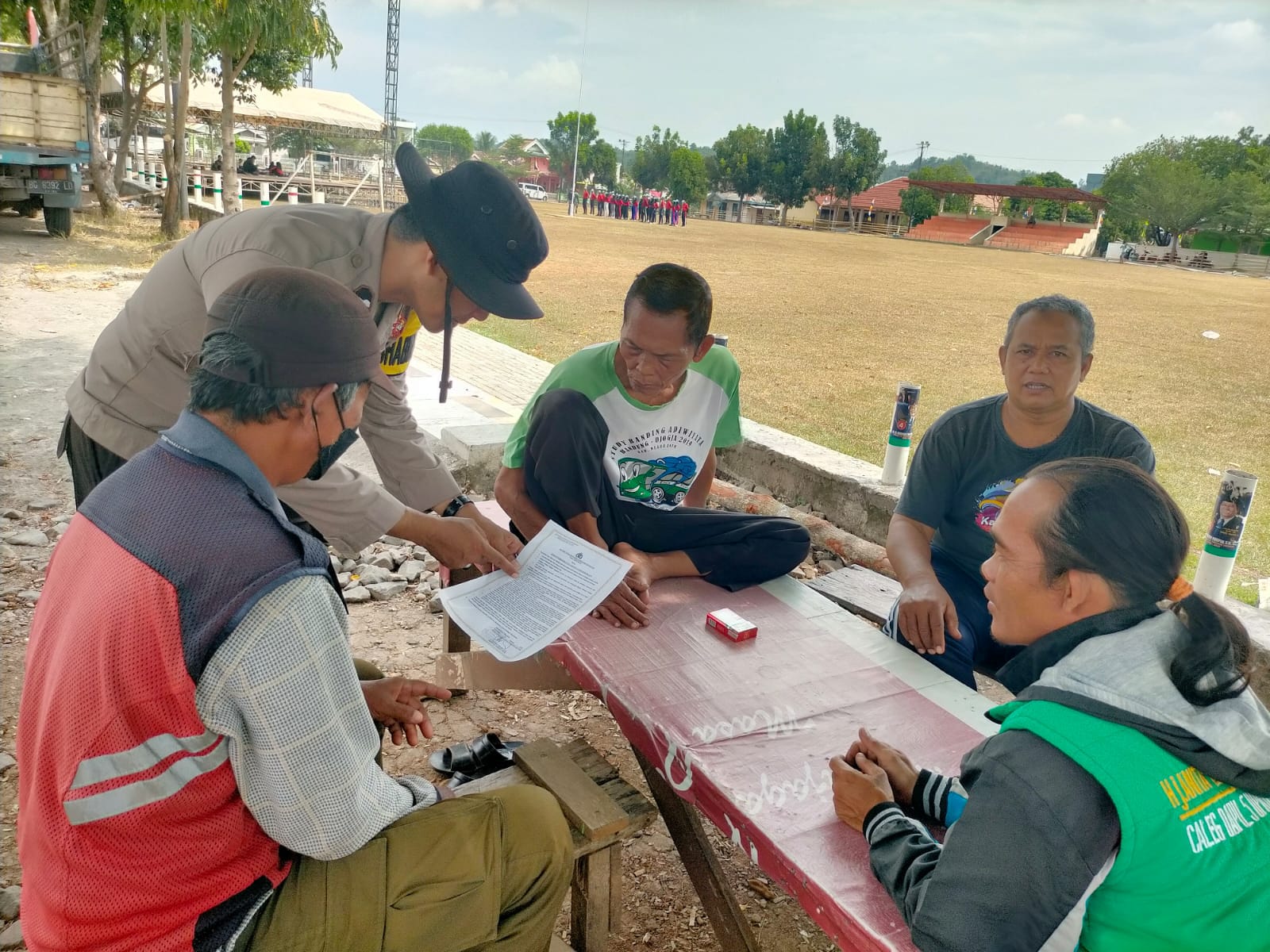 Bhabinkamtibmas Sosialisasikan Maklumat Kapolda Tentang Pencegahan Karhutla