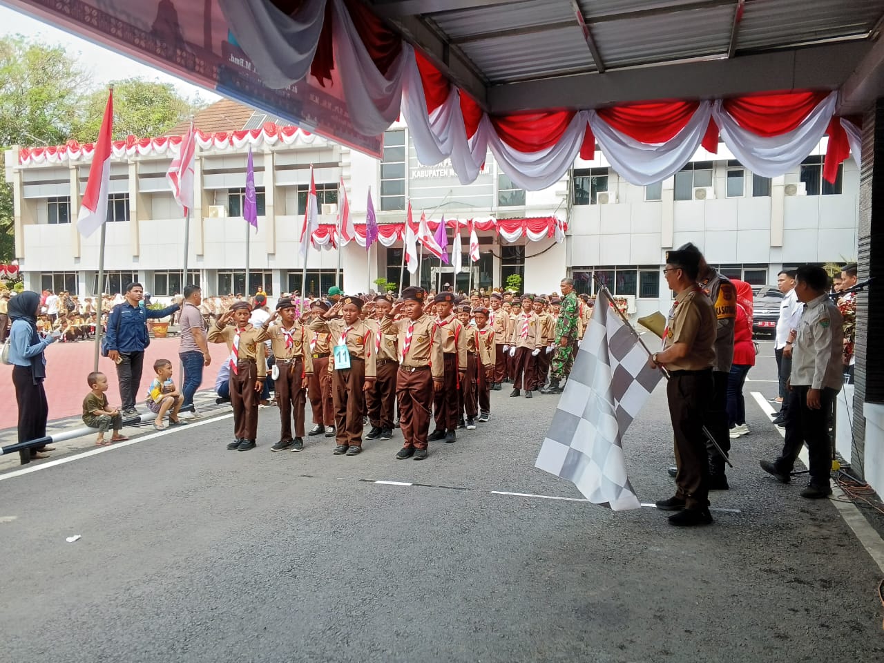 110 Regu Gerak Jalan Semarakkan HUT Pramuka dan Kemerdekaan RI Tingkat Kabupaten Muara Enim