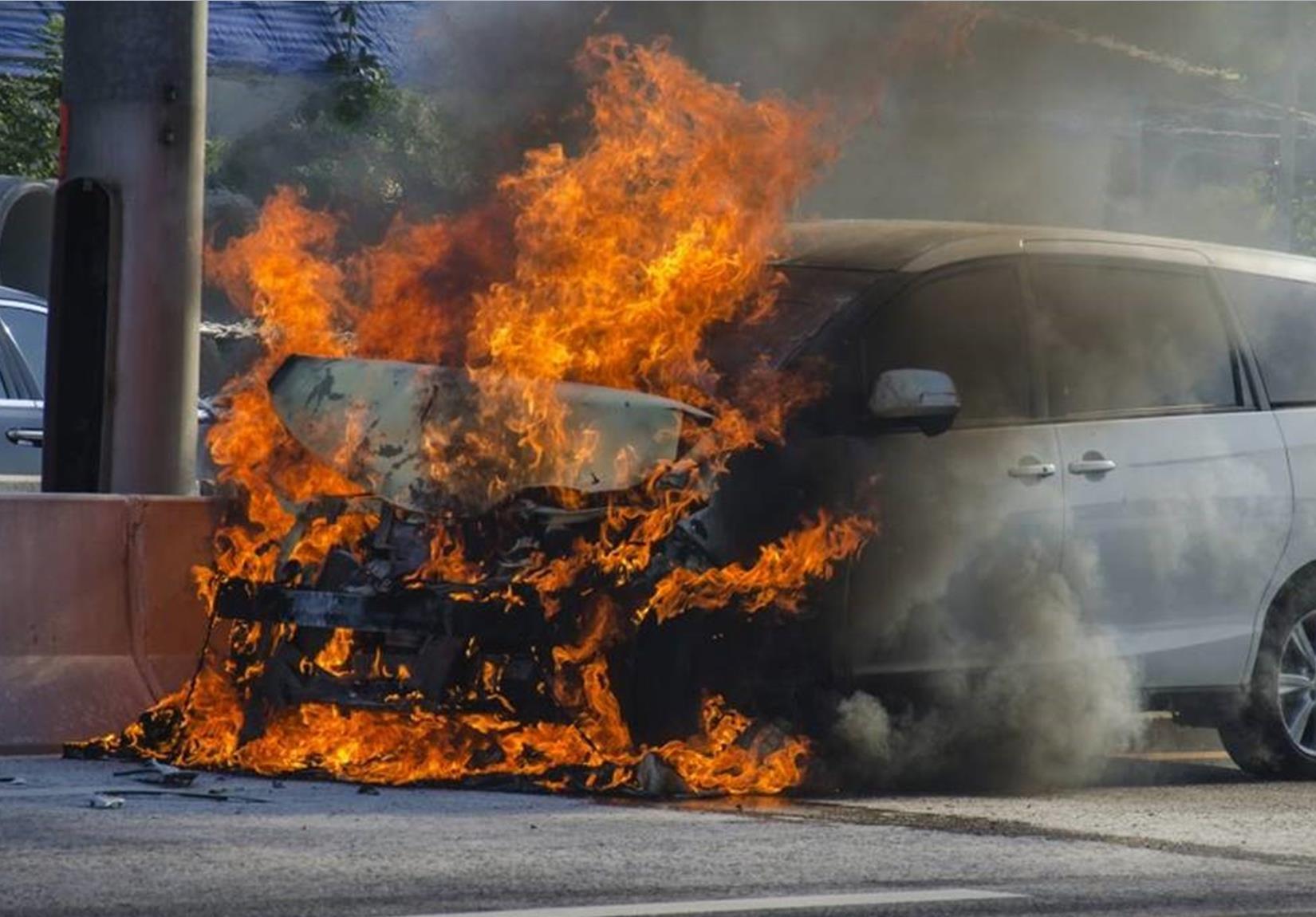 Cegah Mobil Terbakar Karena Korsleting Listrik, Ini Tipsnya