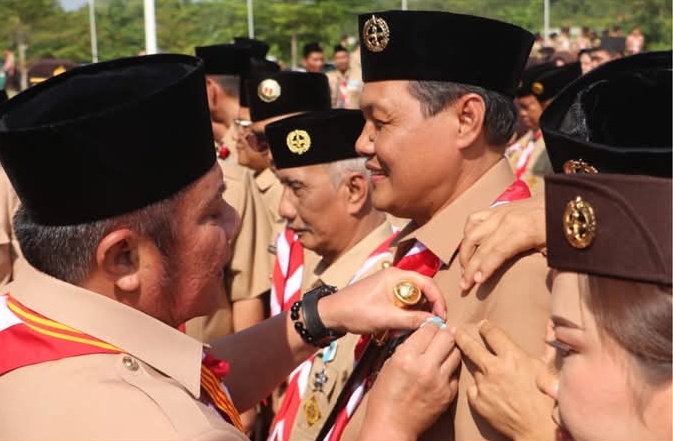 15 Tahun Berdedikasi pada Kepramukaan, Bupati Edison Terima Penghargaan Pancawarsa III