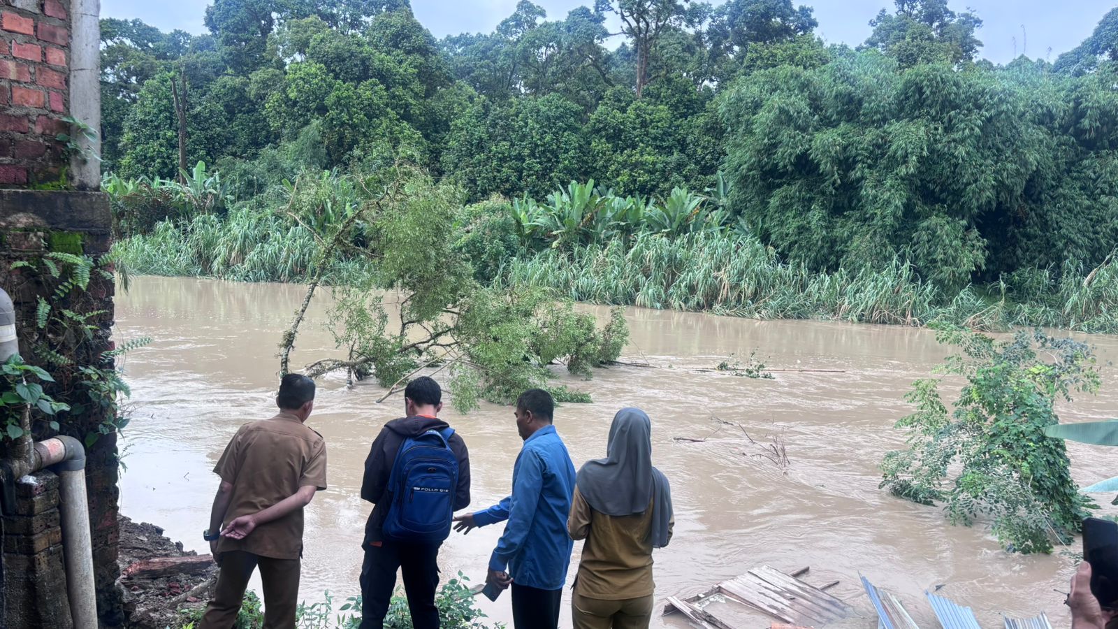 Rumah Warga Muara Enim Ini Sebagian Ambruk Tergerus Sungai Enim