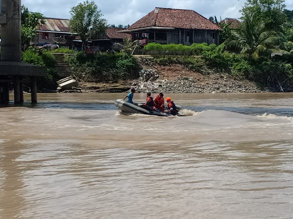 Tidak Bisa Berenang Pelajar Ini Tenggelam di Sungai Lematang