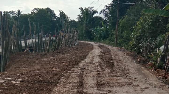 Jalan Desa Kasai Kini Sudah Bisa Dilintasi Kendaraan