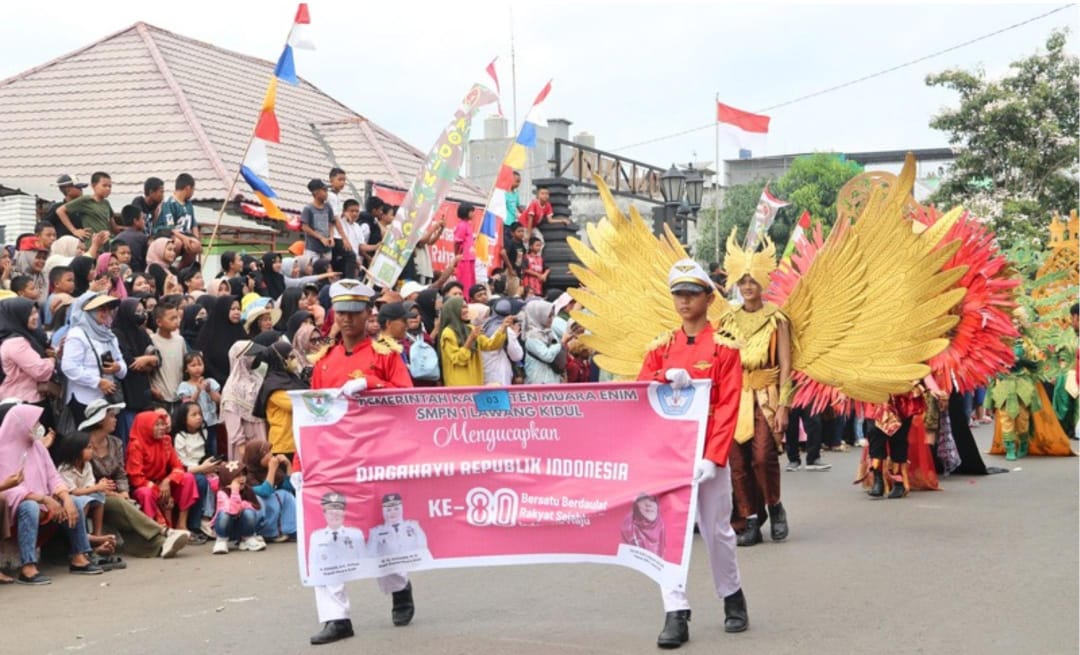 Bupati Edison Lepas Pawai Karnaval Meriahkan HUT ke-80 Kemerdekaan RI di Lawang Kidul