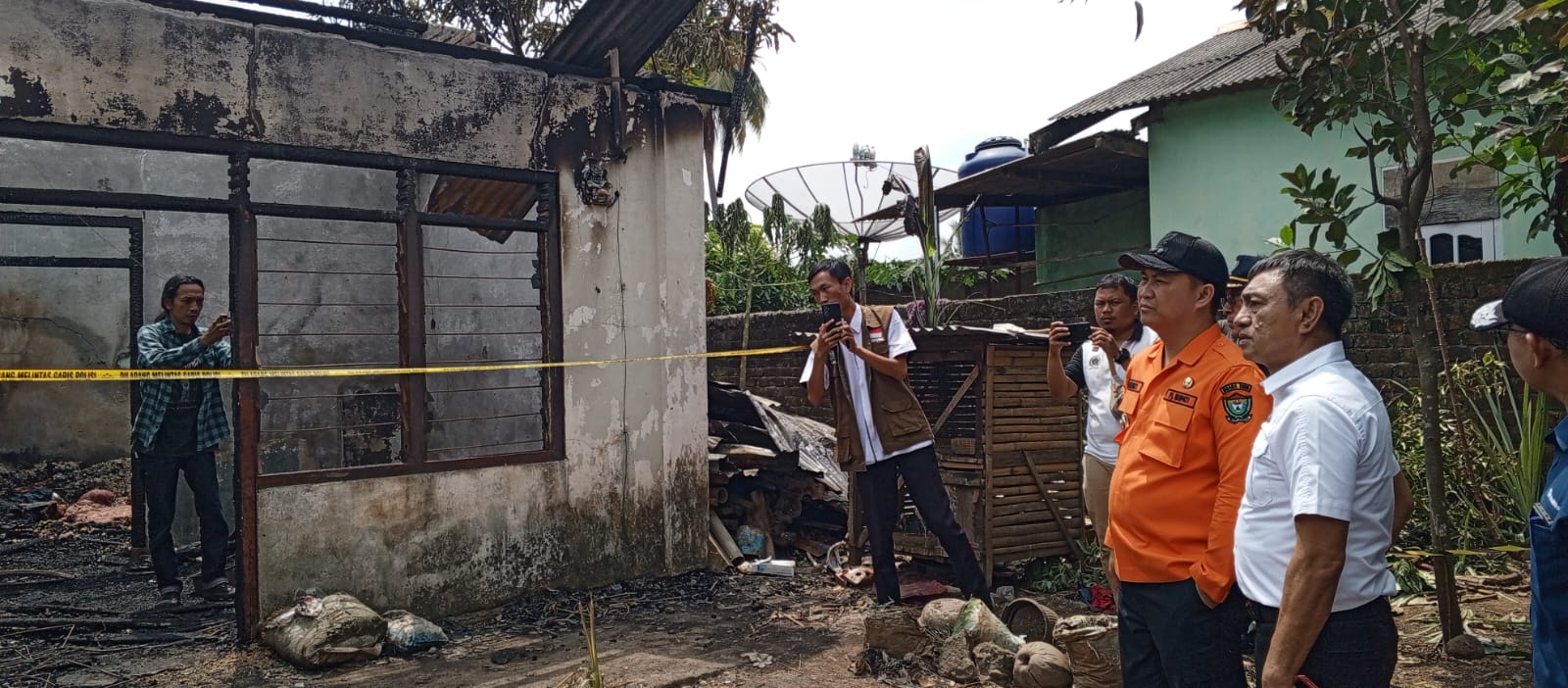 Tinjau Rumah Terbakar di Karang Asam Lawang Kidul, Pj Bupati Muara Enim Imbau Masyarakat Waspada Api